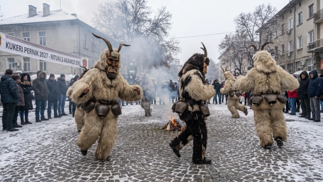 Kukeri Festival Surva Pernik 2027 – Maskenspiele, Programm & Tipps
